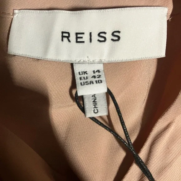 Elegant Beige Sleeveless Dress - Picture 8 of 9